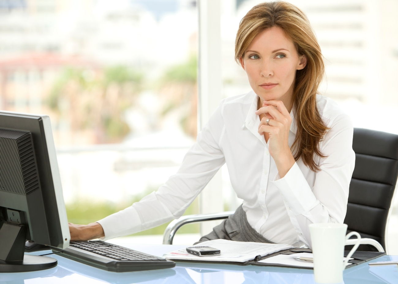 professional woman sitting a computer desk