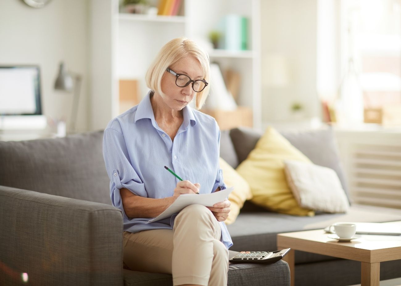 woman-caluculating-retirement-without-pension